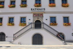 Die Treppensanierung am Rathaus ist beendet