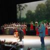 Laiendarsteller und Künstler des Sorbischen National-Ensembles Bautzen brachten am Sonnabend die 100-jährige Geschichte der Domowina auf die Lausitzhallen-Bühne. Erzählt wurde sie vom Hausgeist des Hauses der Sorben.
