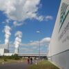 Ein Blick auf einen Teil des heutigen Industrieparks Schwarze Pumpe - links die Papierfarbik Hamburger Rieger, dahinter das Vattenfall-Kraftwerk. Rechts ist die Dunapack-Pappfabrik zu sehen