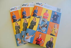 Die Volkshochschule im Schnapszahljahr