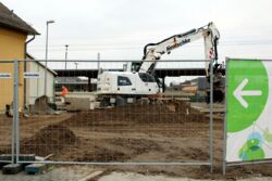 Erdarbeiten zum Tunnelbau am Bahnhof