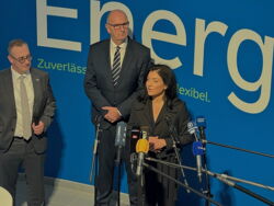 Ministerin sagt Kraftwerksstandorte zu