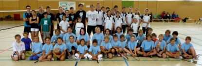 Das Teilnehmerfeld der Kinder und Jugendlichen, die beim 4. Lausitzer Badminton-Kohlen-Cup um Siege und Platzierungen stritten