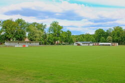 Weißkollm feiert seinen runderneuerten Sportplatz