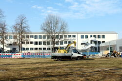 Zebrastreifen entsteht vor der Elster-Schule