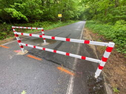 Umlaufgitter sperrt die Teichstraße