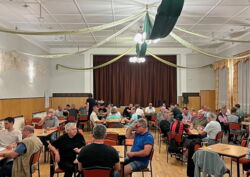 Mit Kartenspiel ins Festwochenende gestartet