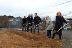 Symbolischer Spatenstich für Supermarkt-Bau