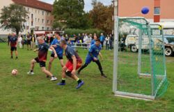 Testspiel auf erneuertem Altstadt-Bolzplatz