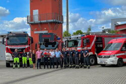 Feuerwehr geht von Feuerwehr zu Feuerwehr