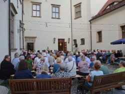 Aus den Chroniken: Humorvolles und Historisches im Gefängnishof