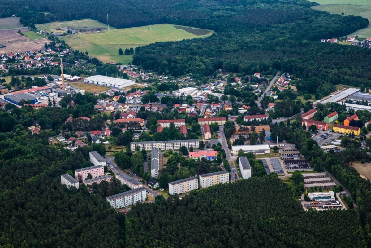 Das Bernsdorfer Wohnviertel im Vordergrund soll attraktiver und lebenswerter werden. Foto: Uwe Schulz