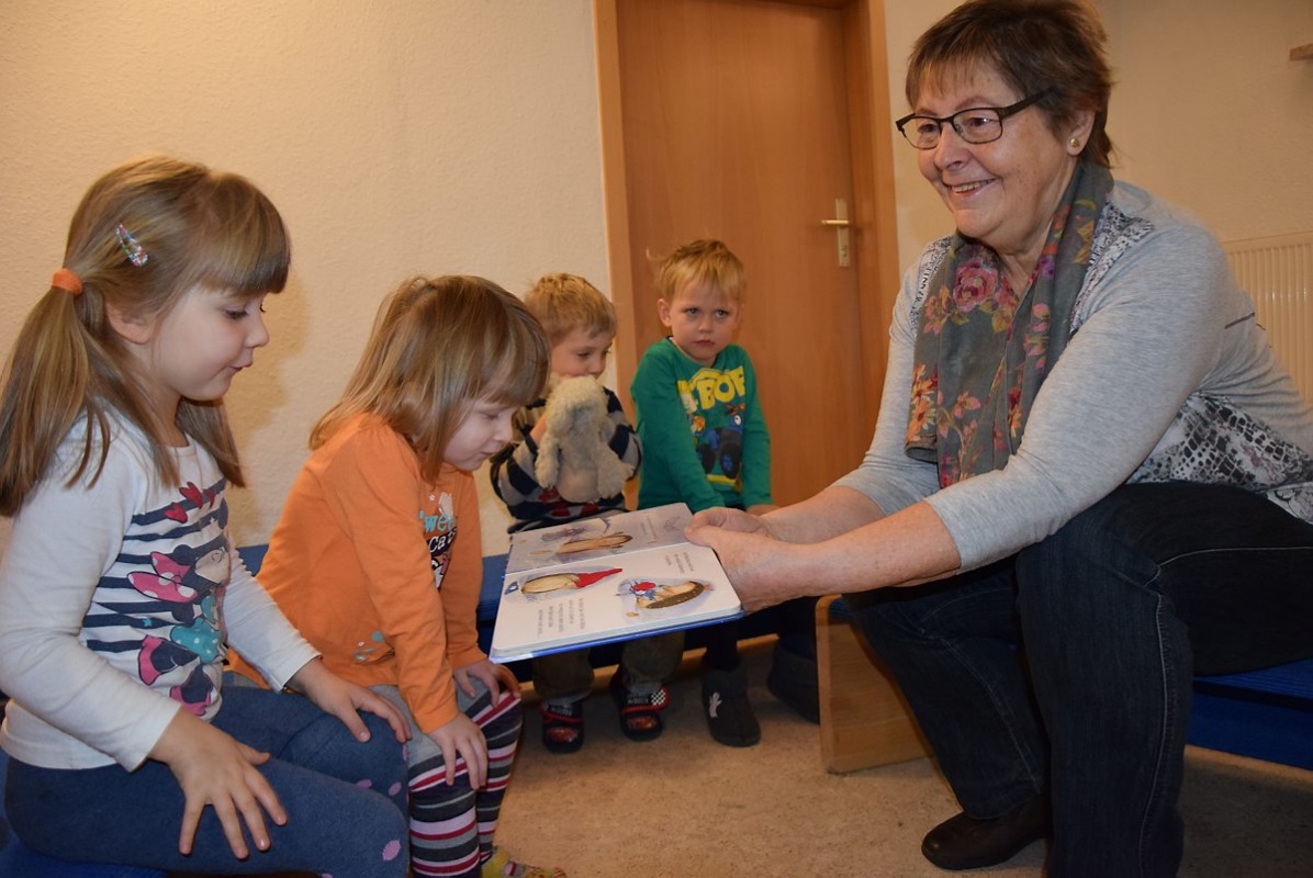 "Vorlese-Oma" in der Kita