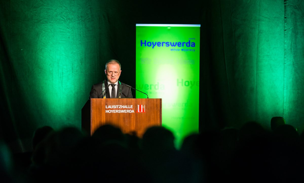 Oberbürgermeister Stefan Skora (CDU) beim Empfang am Dienstag in der Lausitzhalle. Foto: Gernot Menzel