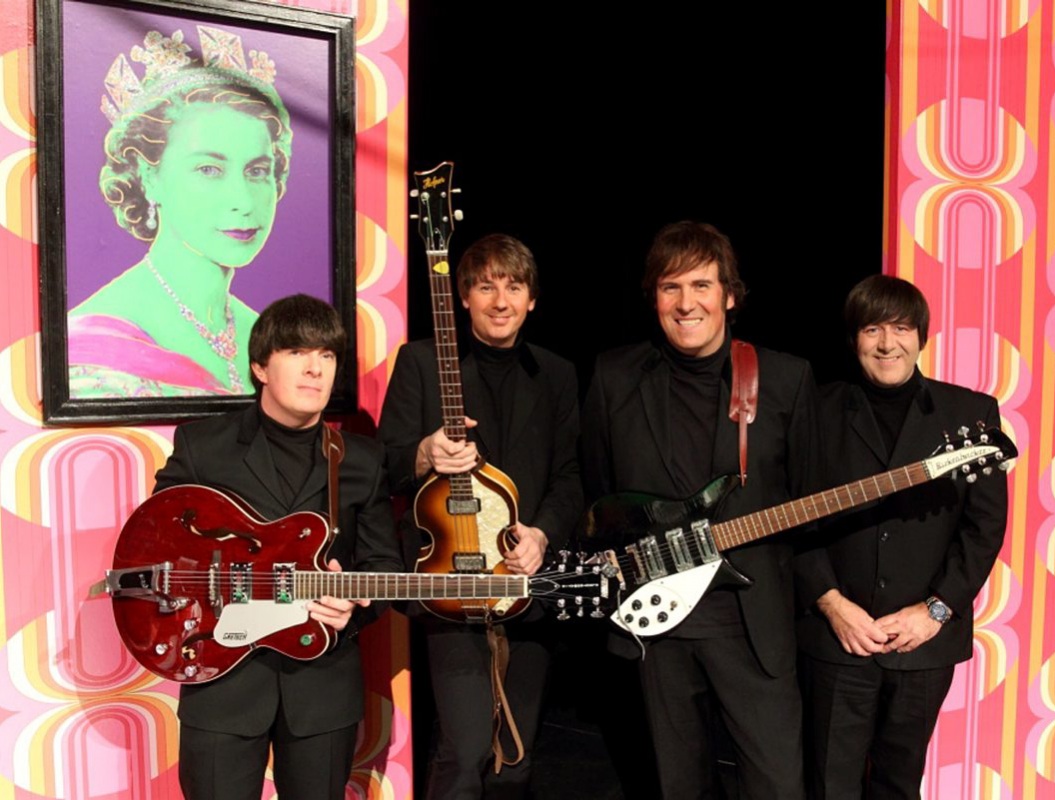 Die "Silver Beatles" - mit ganz junger Queen Elizabeth II. Foto: PR