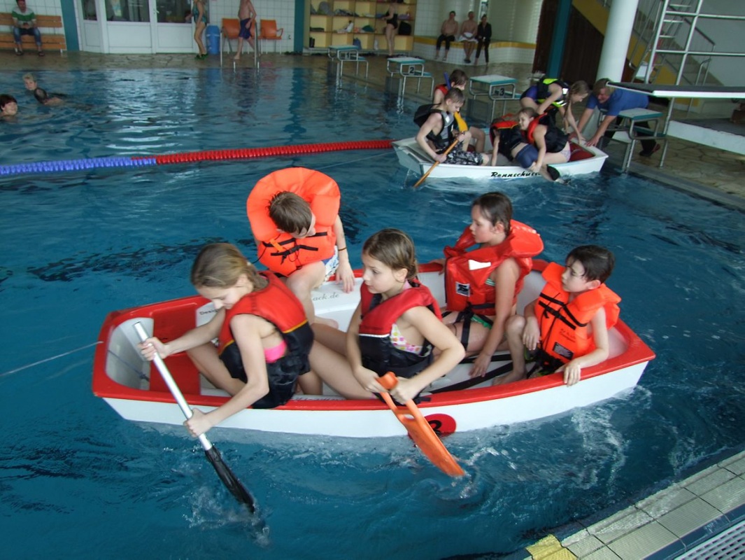 Kentern im Schwimmbad