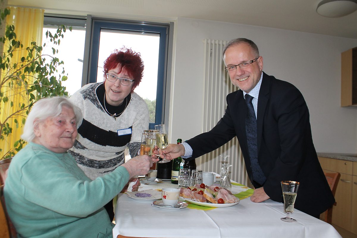 Auch Oberbürgermeister Stefan Skora gratulierte. Foto: Silke Richter