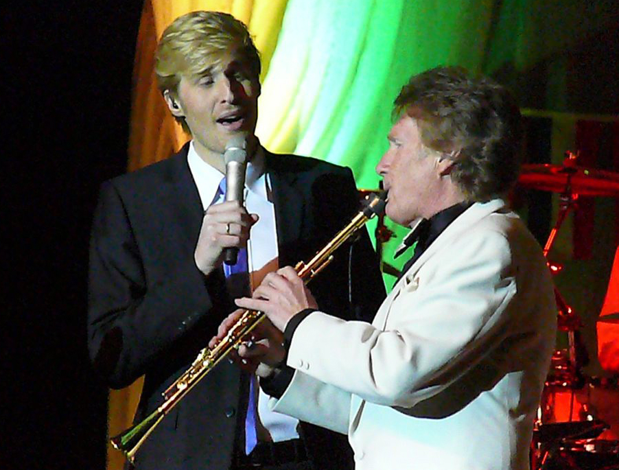 Maxi Arland (links) bei einem früheren Auftritt in der Lausitzhalle Hoyerswerda. Foto: Jost Schmidtchen