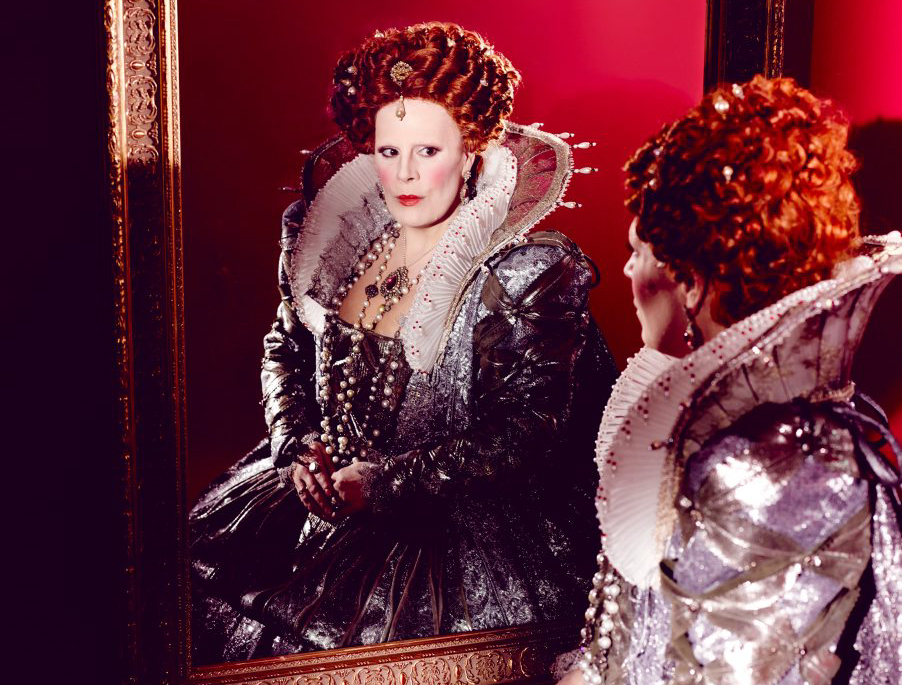 Sondra Radvanovsky als Königin Elisabeth I. in „Roberto Devereux“. Foto: Foto: Kristian Schuller_Metropolitan Opera