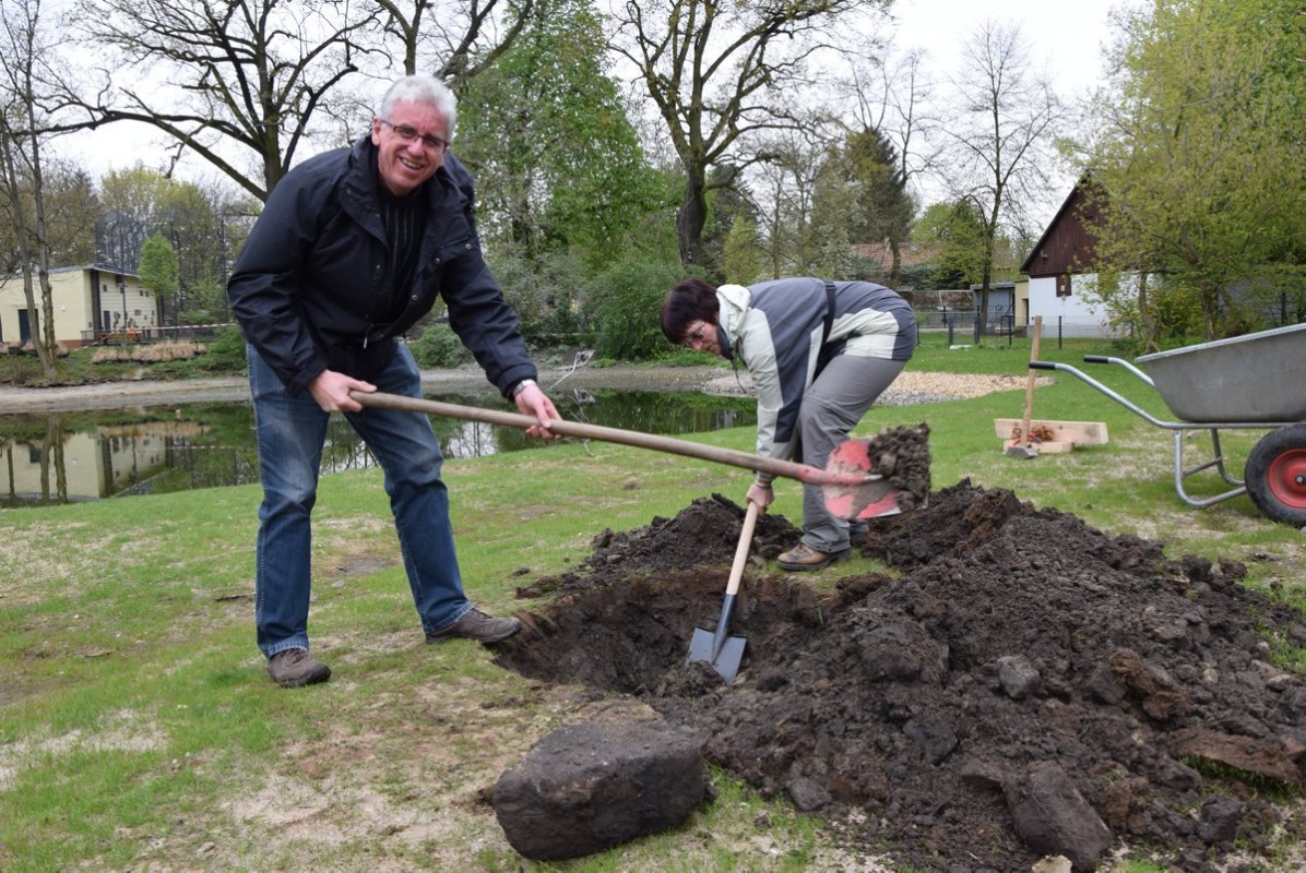 Pflanzarbeit im Zoo