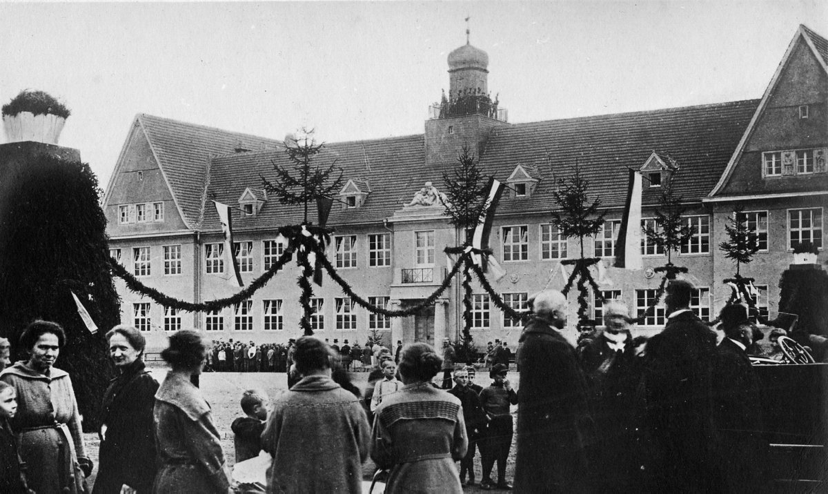Applaus für Kolonie-Schule