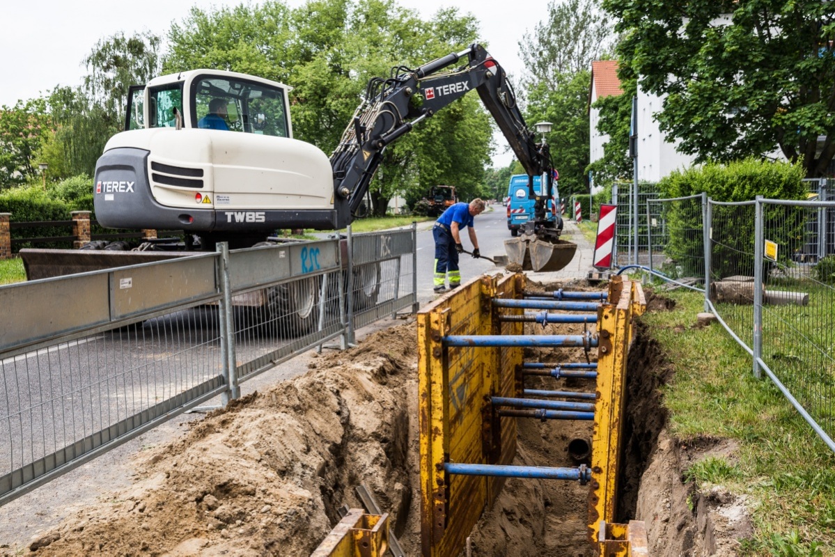 Neue Leitungen am Elsterbogen