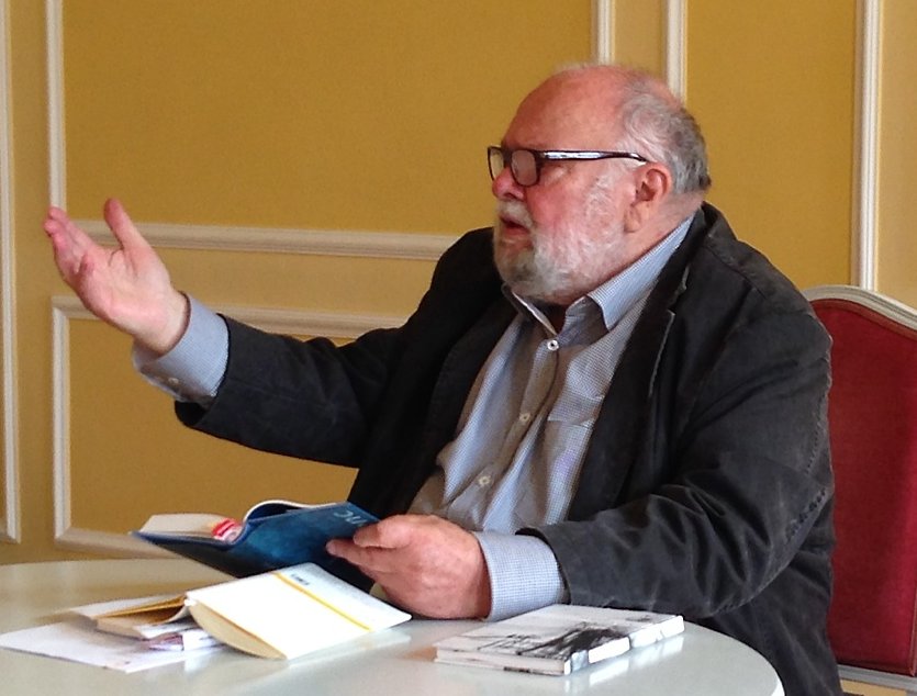 Kito Lorenc bei der Lesung im Hoyerswerdaer Schloss. Foto: Uwe Jordan