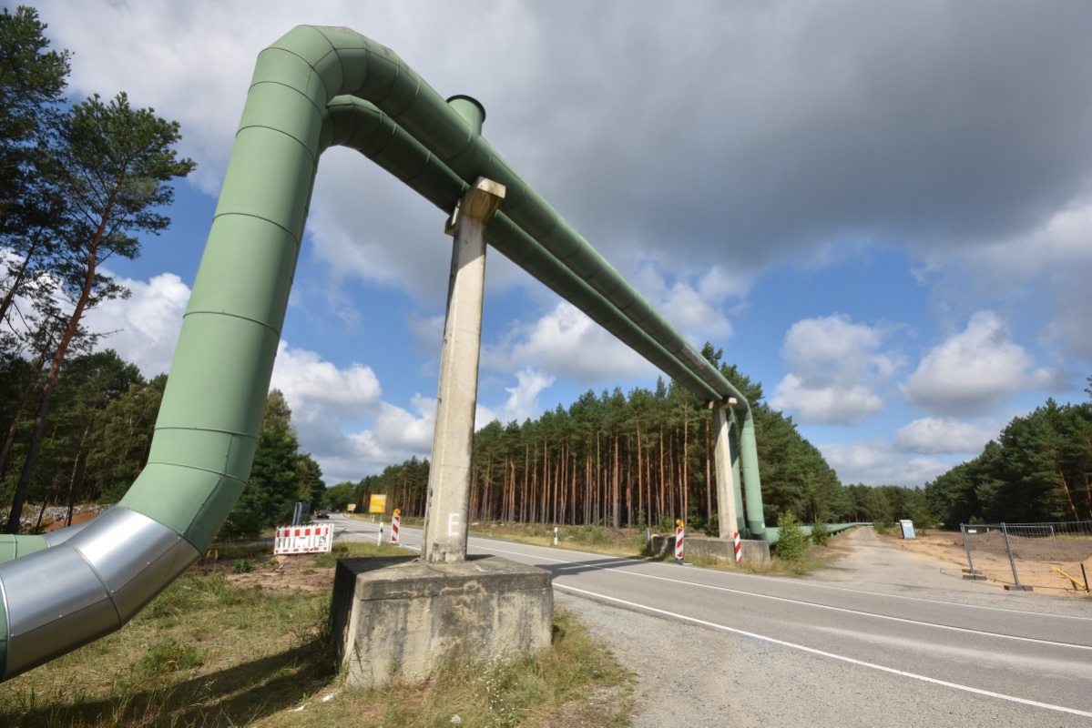 Rohrbrücke verschwindet