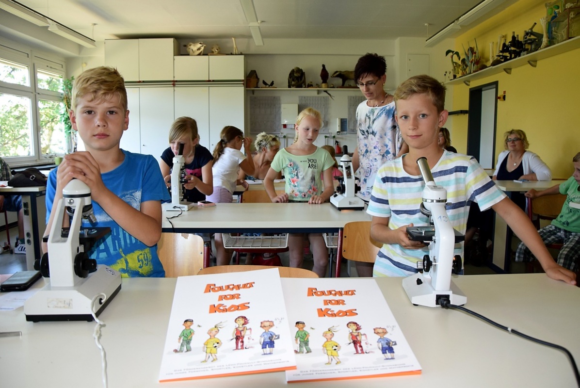 Grundschüler im Gymnasium