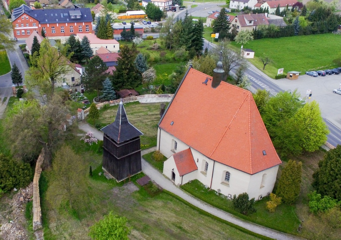 Nässe nagt am Kirchen-Gebälk