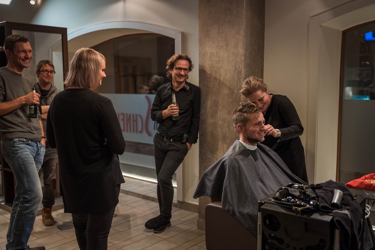 Fußballer beim Friseur