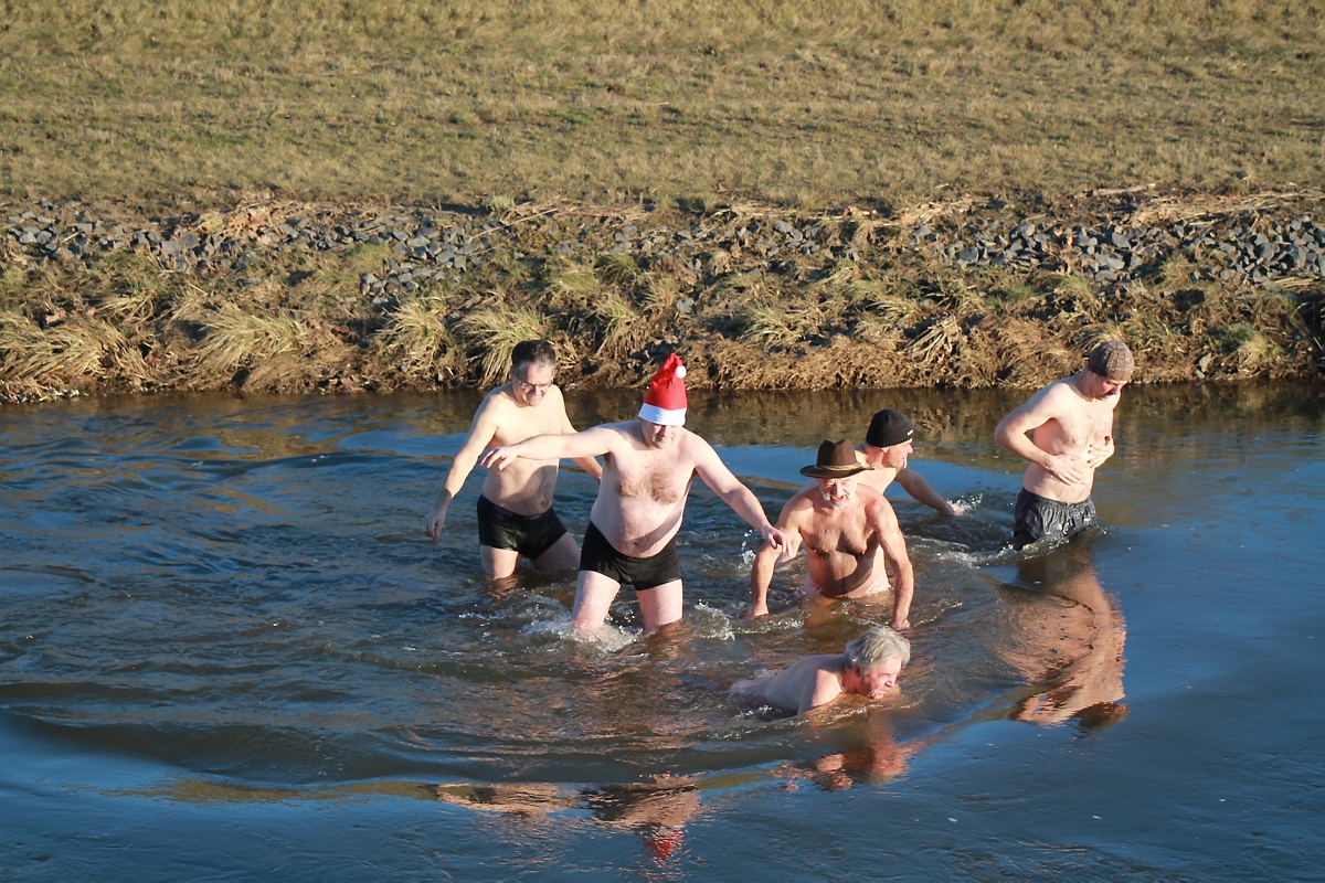 Seit dem Abriss des Wehres bei Neuwiese ist der Fluss hier nur noch knietief. Foto: Silke Richter