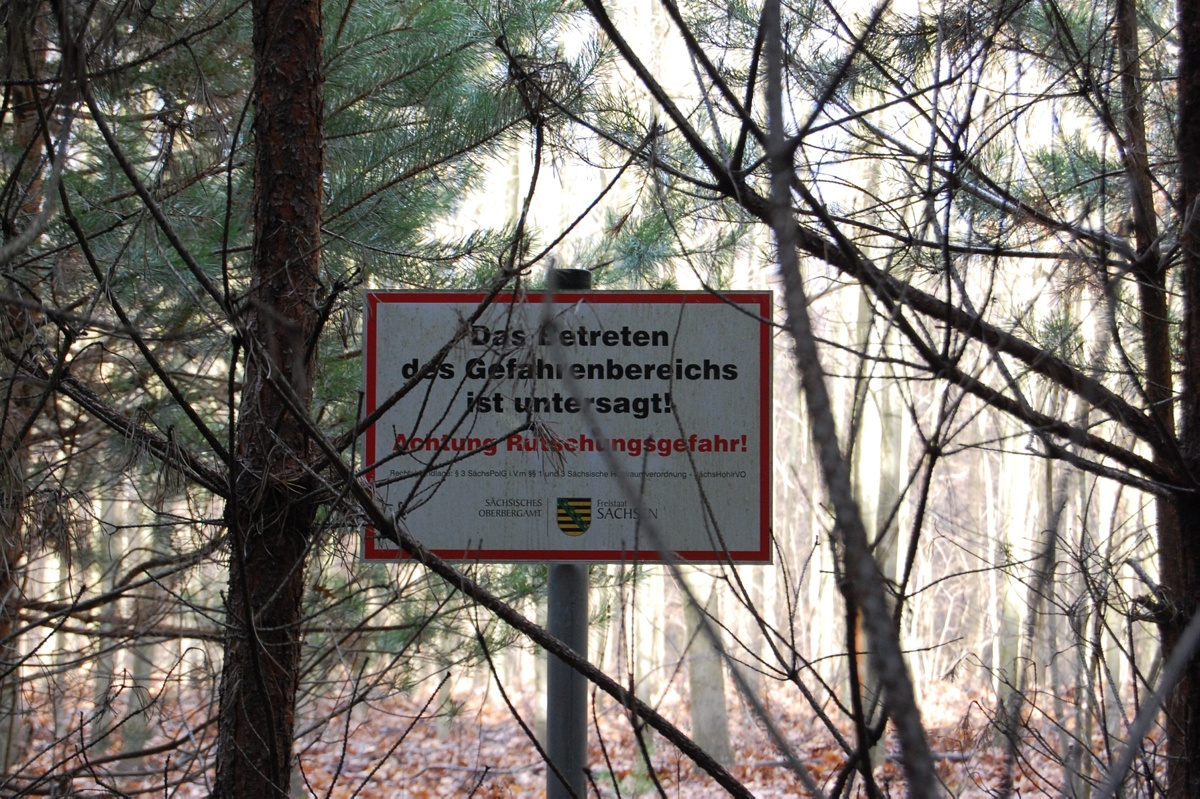 Schild im Wald