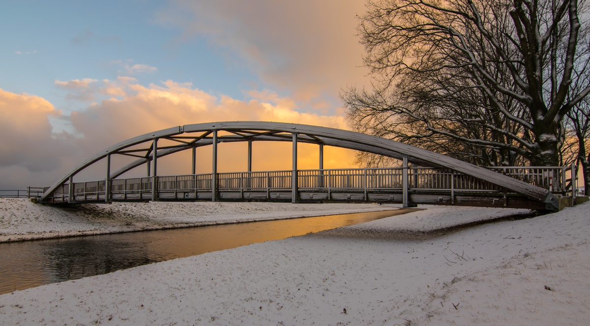 Brücke im Schnee