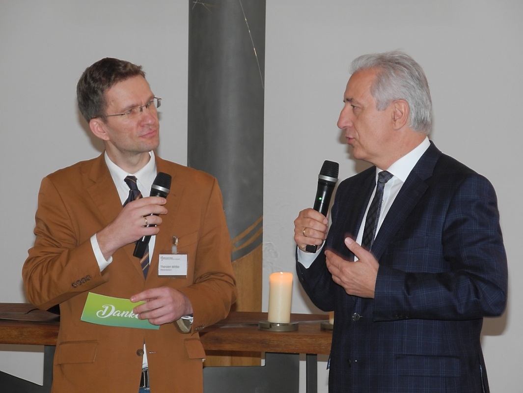 Tillich dankt Ehrenamtlichen