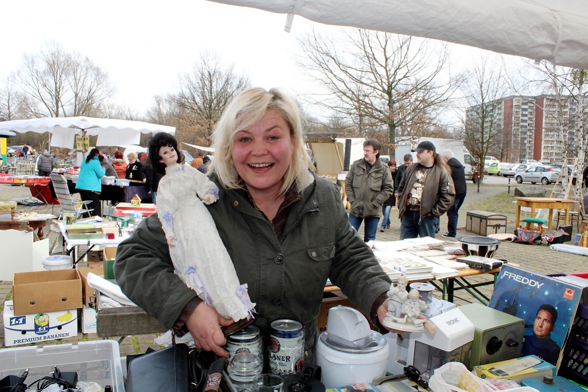 Doreen Schlodder ist Stammgast unter den Händlern am Gondelteich. Sie freut sich jedes Mal auf die Stadt an der Elster. Foto: Silke Richter