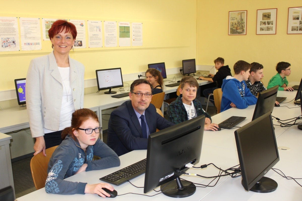 Neue Computer für Schüler