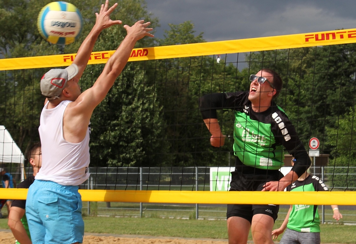 Hier duellieren sich die "Piratenbande" (links) und die "Sandflöhe". Foto: Werner Müller