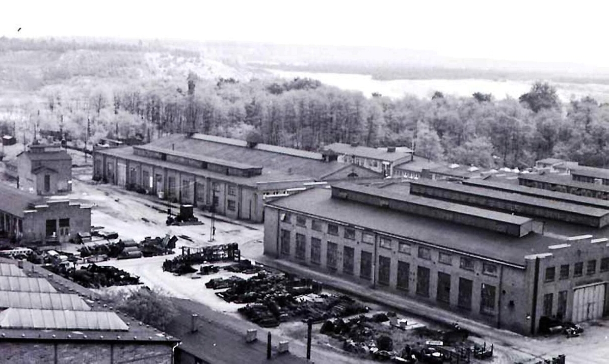 Spreetal; Aufnahme um 1940. Unten rechts die Hauptwerkstatt, in der die mechanischen Gewerke konzentriert waren, in der Bildmitte die E-Werkstatt. Foto: Archiv LEAG