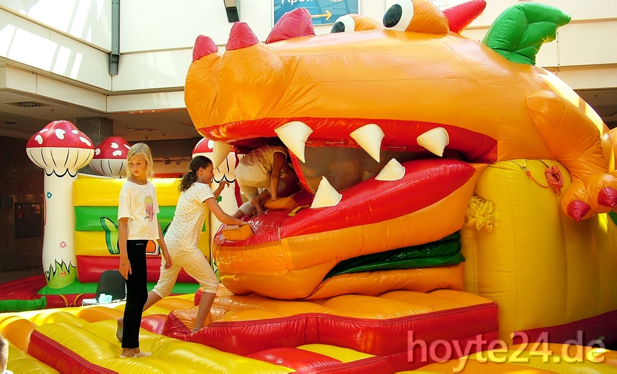Erstmals im Center bei Kindertobetagen: die Drachenmaulrutsche. Foto: Uwe Jordan