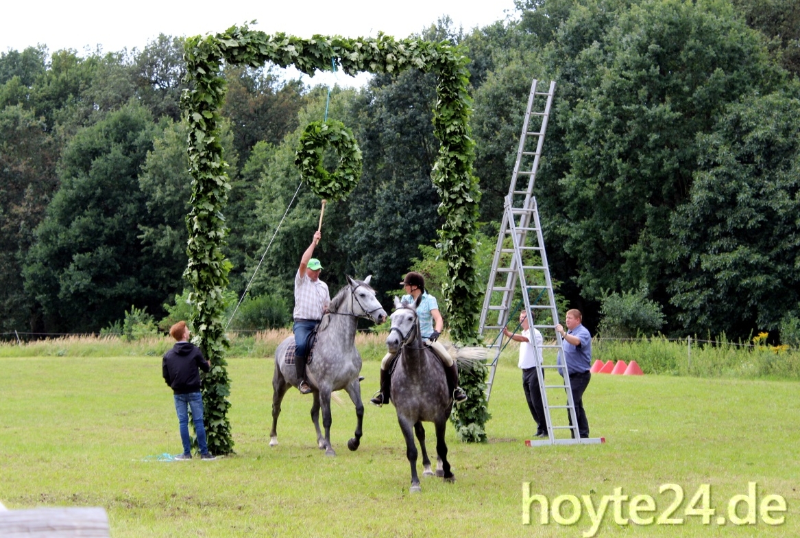 Trifft der Schlag den Kranz? Foto: Silke Richter