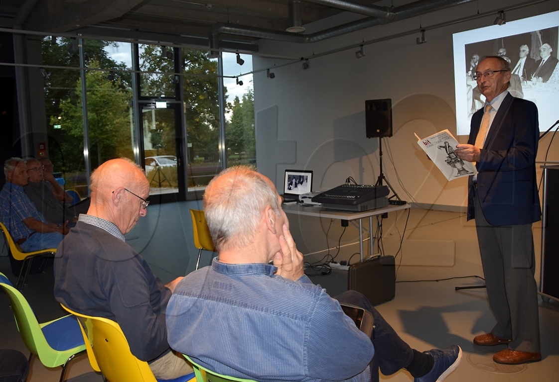 Prof. Dr. Peter Bachmann (rechts) beim Vortrag im ZCOM. Foto: Katrin Demczenko