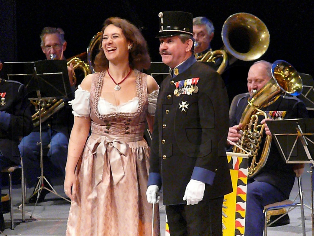 Sopranistin Anja Markwart und Kapellmeister Reinhold Nowotny.  Foto: Jost Schmidtchen