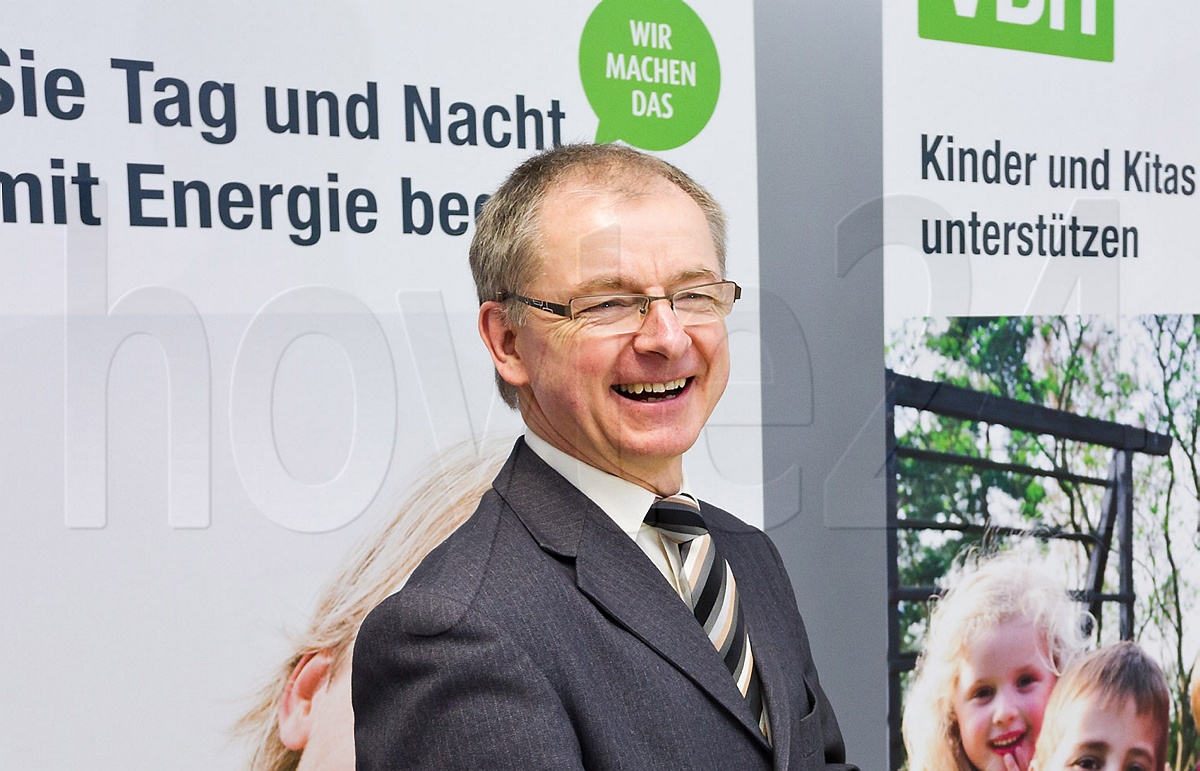 VBH-Geschäftsführer Steffen Grigas hat gut lachen: 2018 bekommen die Kunden Strom etwas preiswerter. Foto: Archiv