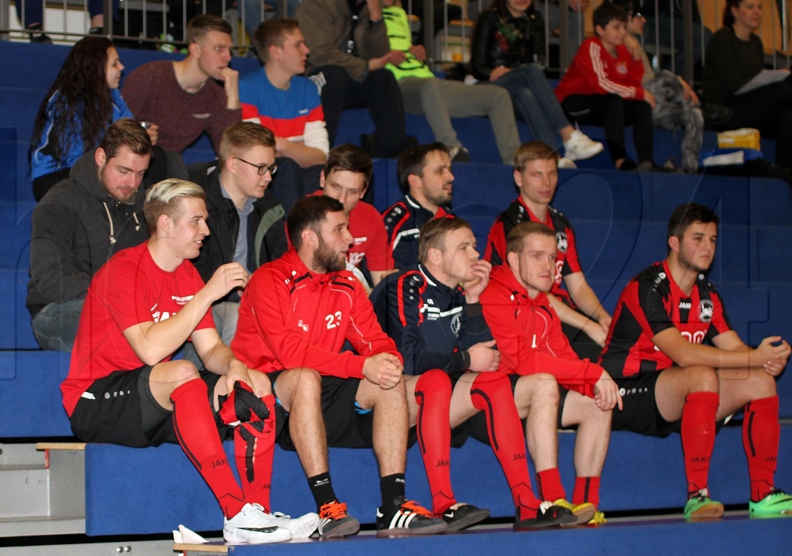 Zuschauer? Von wegen! Die Bergener wurden ungeschlagen neuer Fußball-Hallenkreismeister der Westlausitz! Foto: Werner Müller
