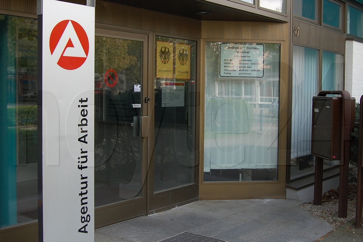 2.400 Arbeitslose