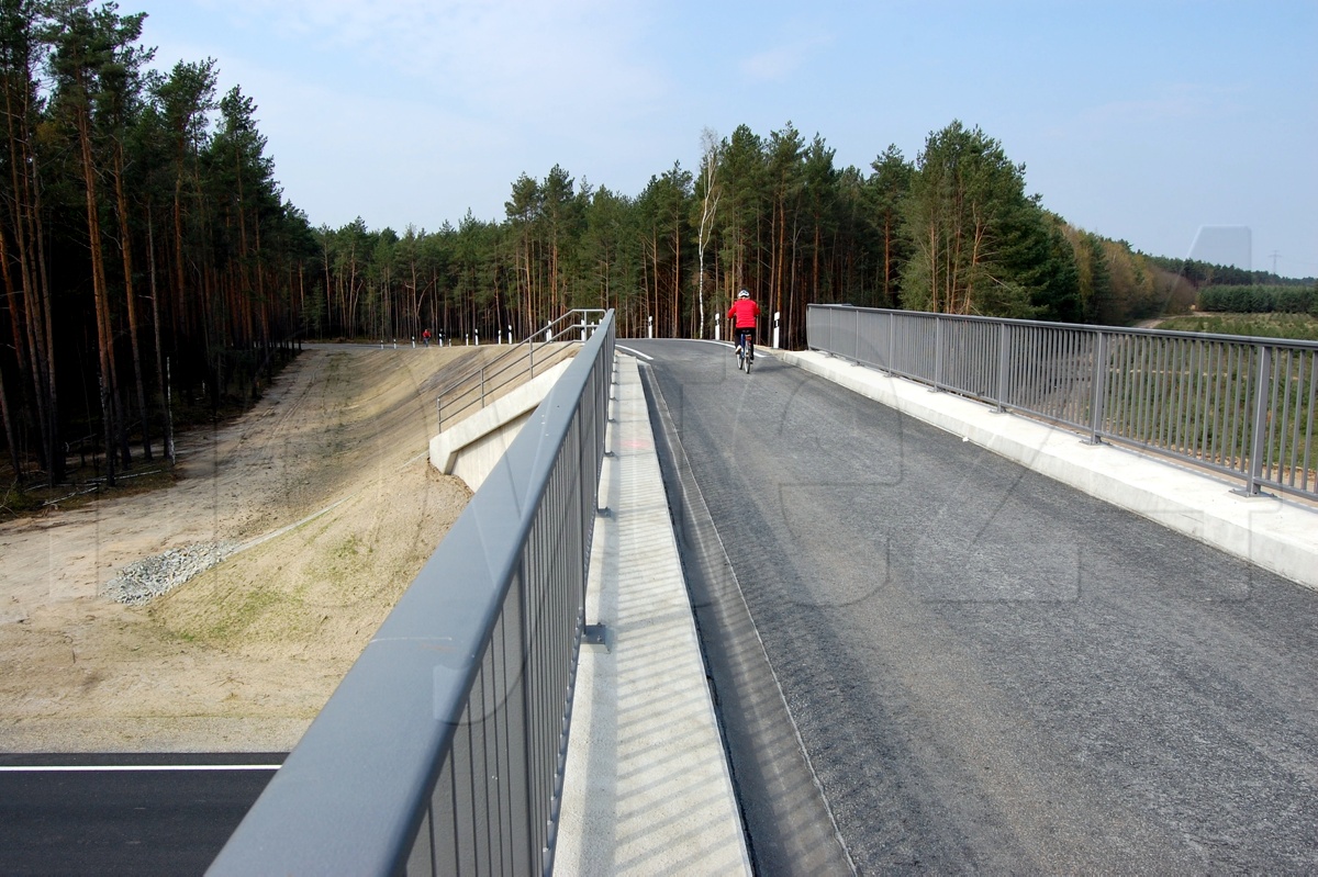 Radwegbrücke frei