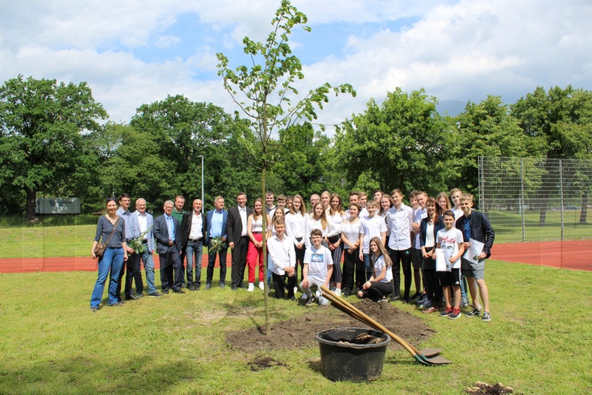 Minister würdigt Schüler-Baum-Projekt