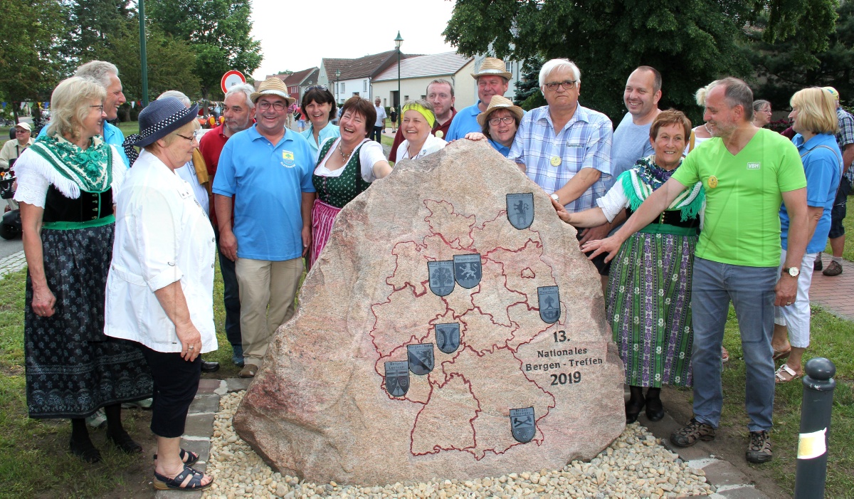 Gedenkstein zum Bergen-Treffen gestaltet