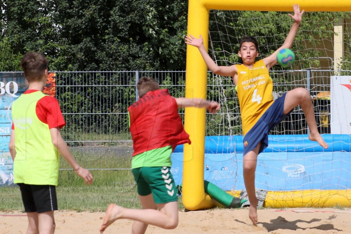 Handball-Turnier im heißen Sand